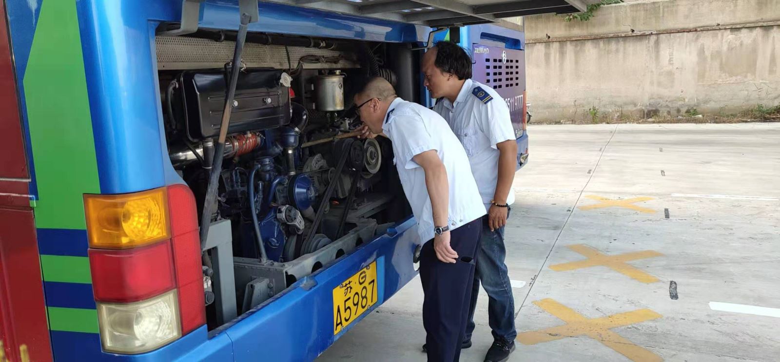 公交集團公交事業(yè)一部 開展運營車輛安全、機務(wù)聯(lián)合檢查